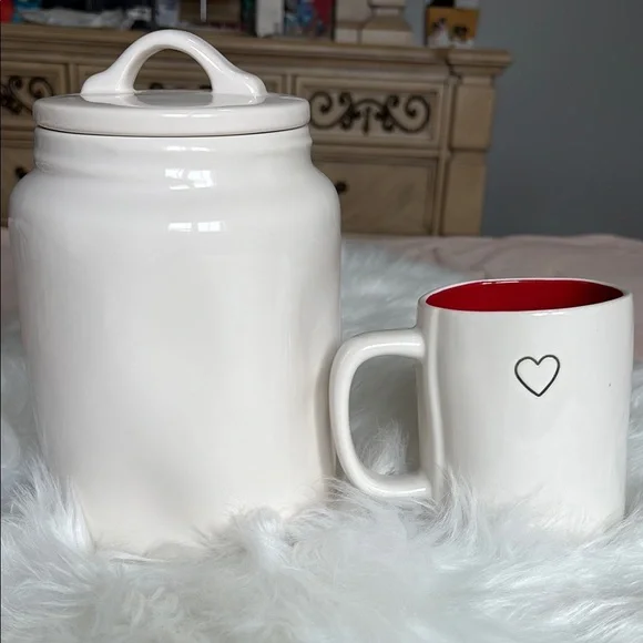 White and Red Heart Design Mug Set - Picture 2 of 4